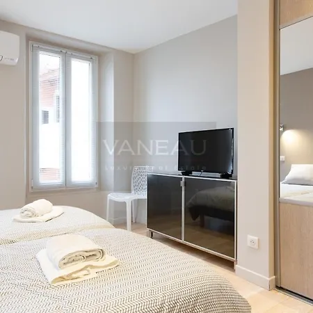 2 Bedroom At 2 Minutes From The Palais Apartment Cannes