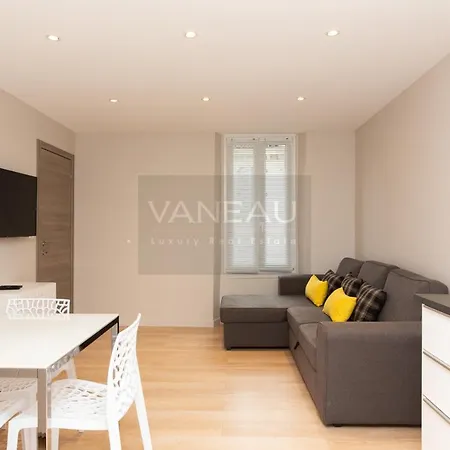 2 Bedroom At 2 Minutes From The Palais Appartement Cannes